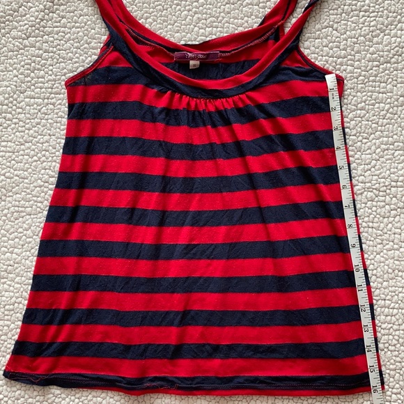 Julie’s closet tank - Picture 4 of 4